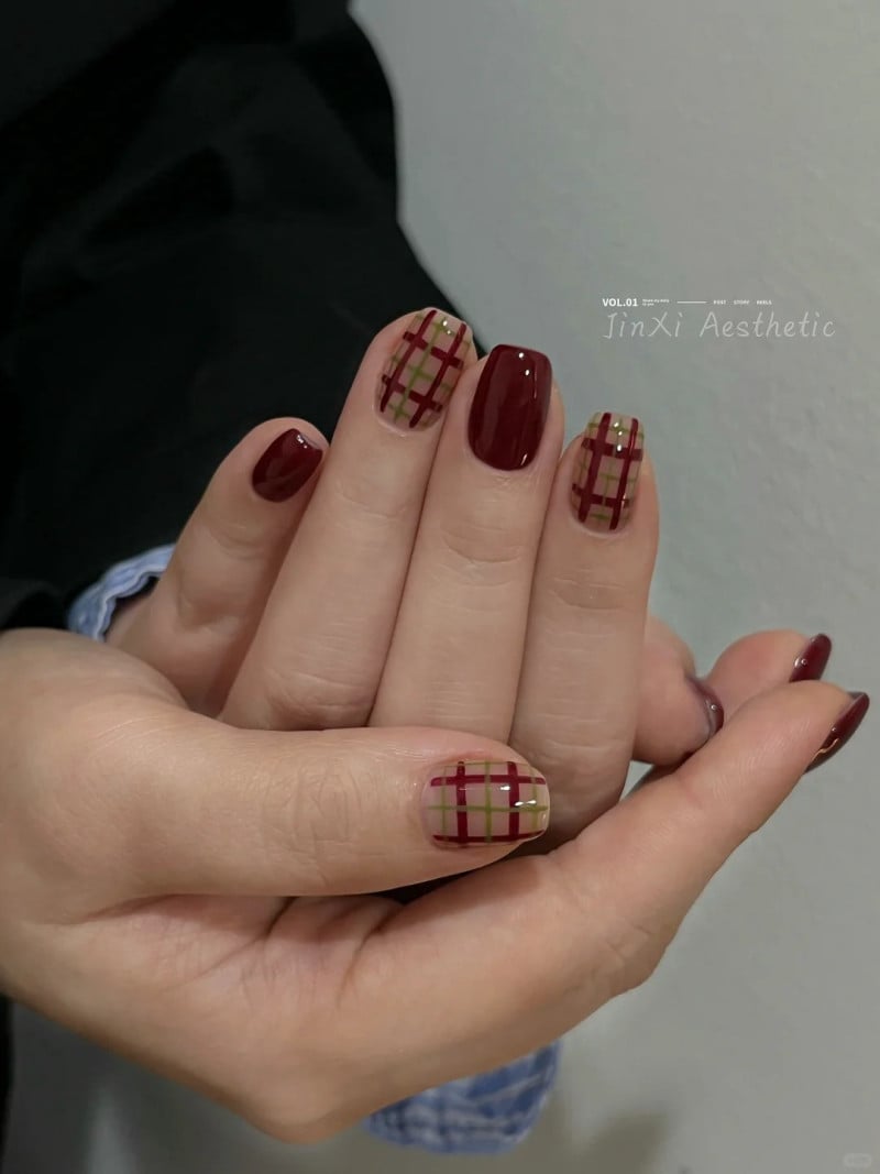 Mẫu nail màu đỏ đô vẽ đường kẻ nail đỏ đô vẽ đường kẻ