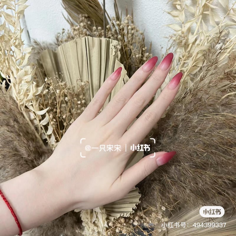 nail-ombre-dep__12__b72673f71a6d4fff941f45c50633ed9a mẫu nail ombre đỏ