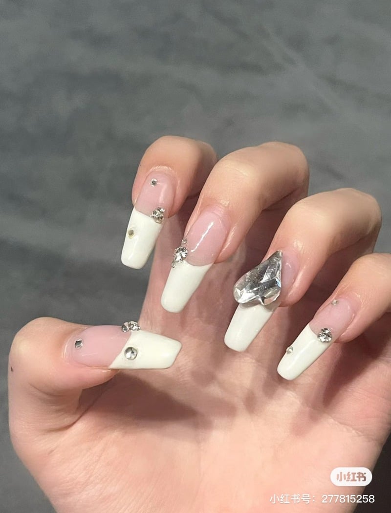 nail trắng