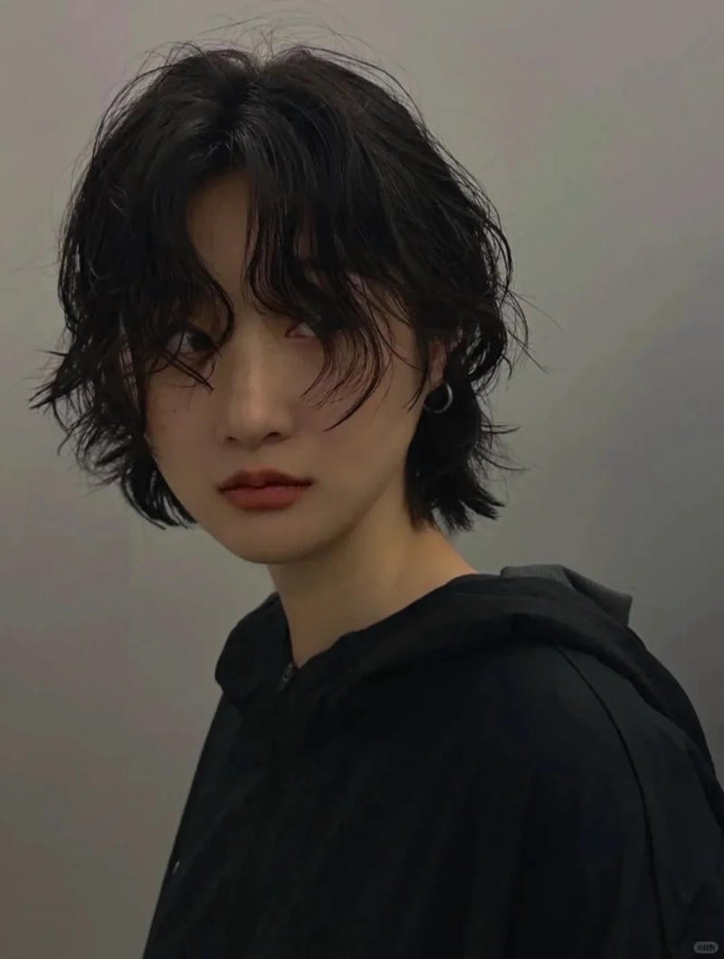 tóc xoăn lơi ngang vai