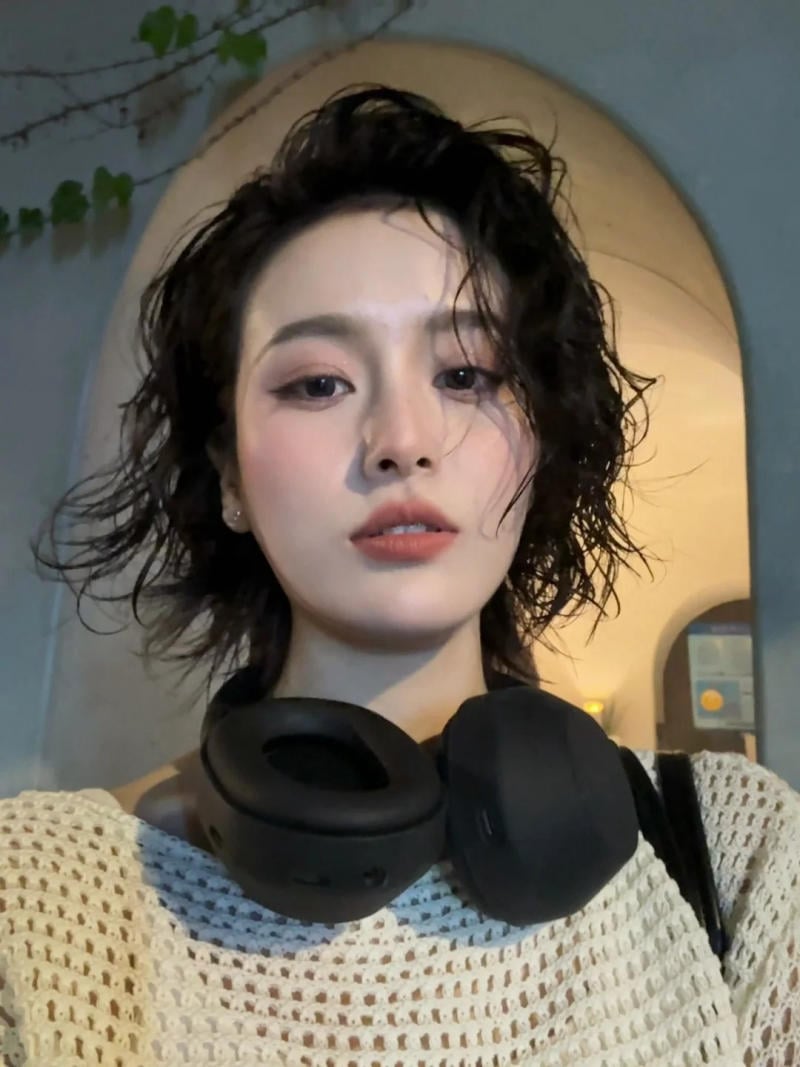 tóc xoăn lơi ngang vai