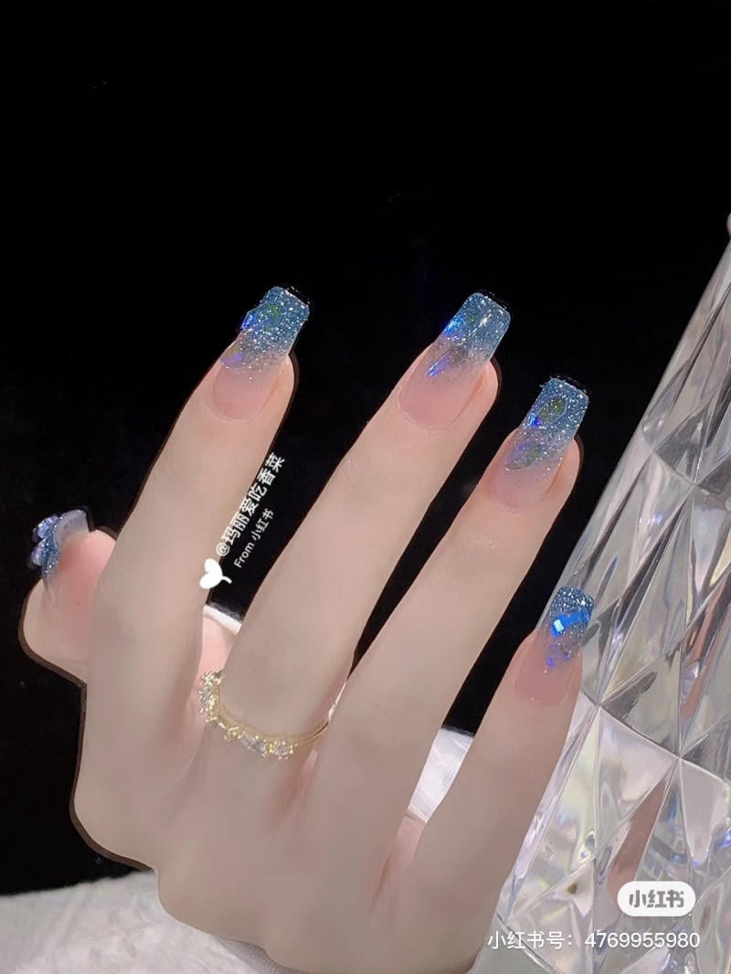 ombre-nails__15__13c7a6a89ea04e52b100d1143f00b1b7 mẫu nail ombre nhũ