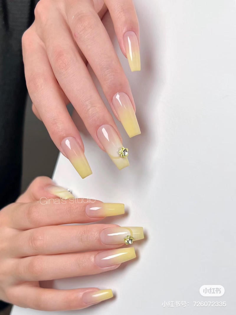 ombre-nails__1__9495f9cc06004ffca60683ba160265f4 mẫu nail ombre màu vàng