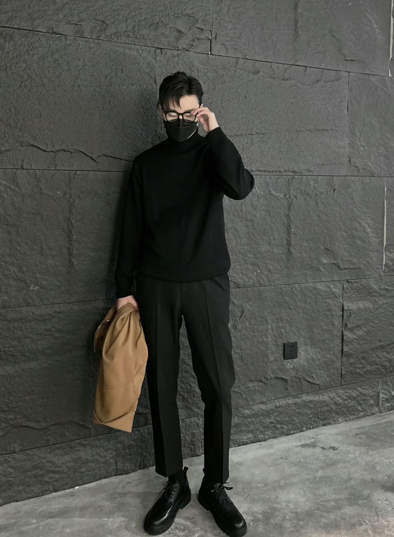 phoi-do-voi-ao-len-co-lo-nam__4__60b5b589767a4b95a9f5b752a31b7c12 Áo len cổ lọ nam và quần ống đứng