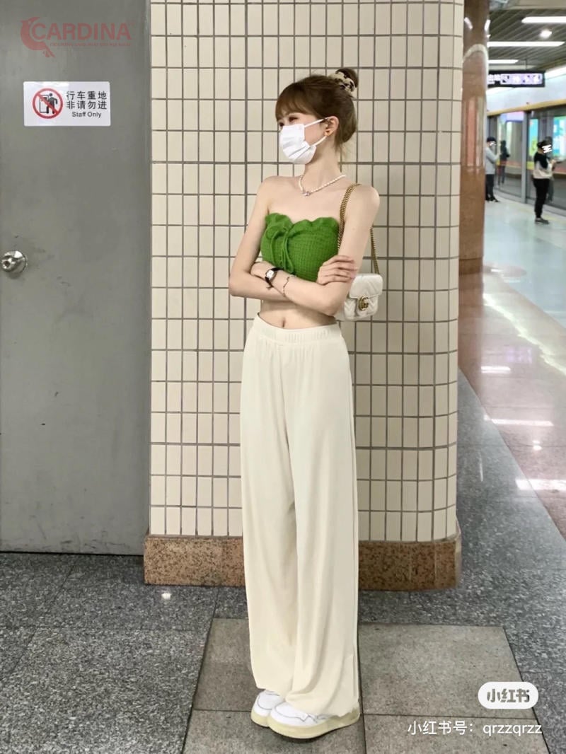 Phối quần tây ống rộng với áo ống nữ