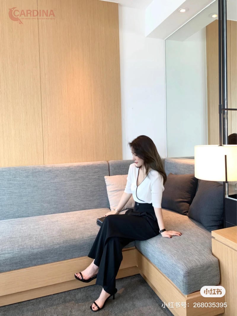 Quần tây đen phối với sandals cao gót đen