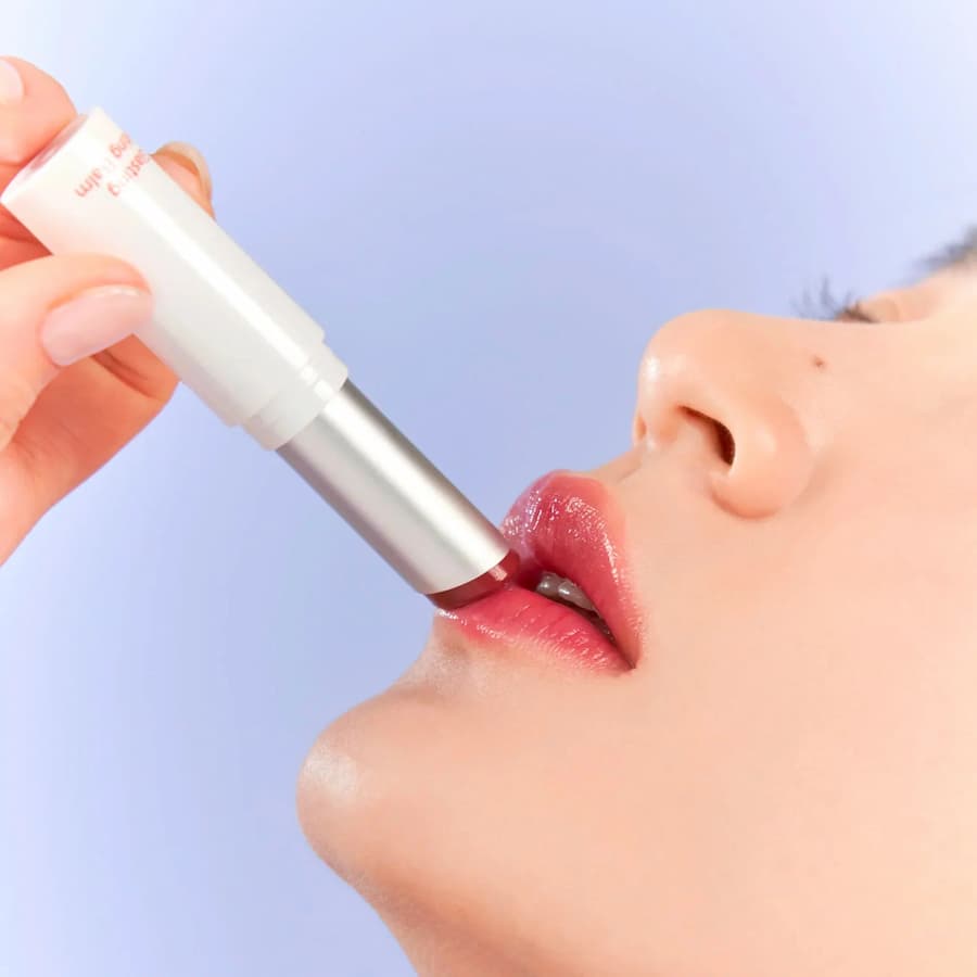 son-duong-romand__2__2e7bcc63d2ff47209333671685a86440 Lưu ý khi sử dụng và bảo quản son dưỡng Romand