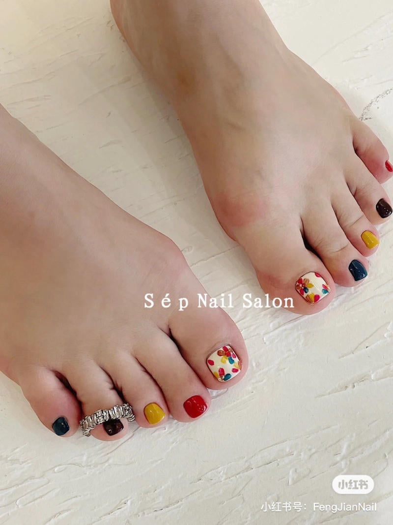 Mẫu móng chân đẹp vẽ nhẹ nhàng