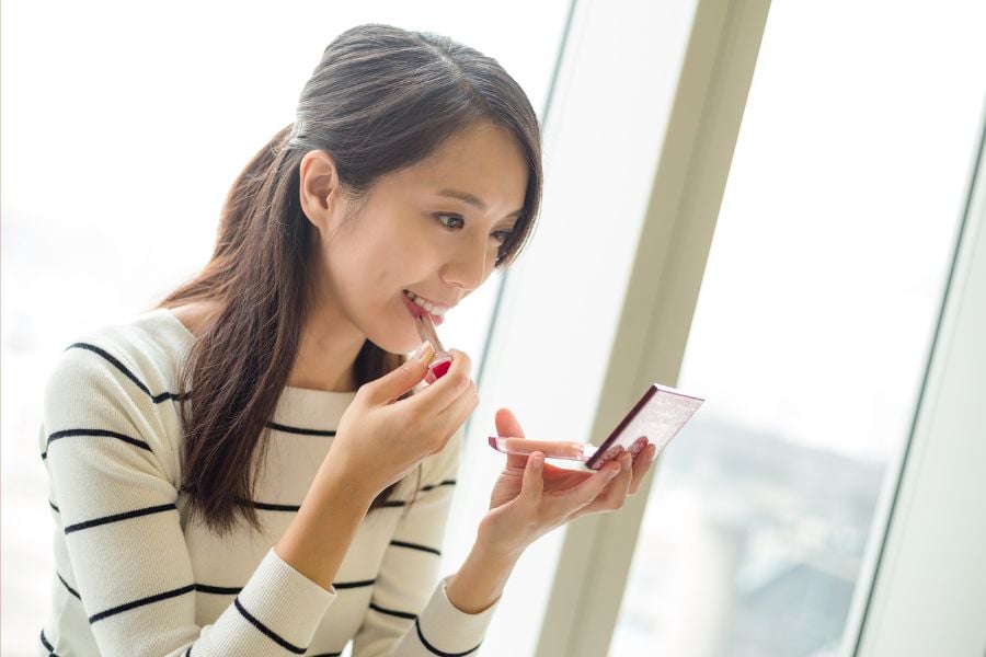 Những câu hỏi thắc mắc về son màu cam nâu đất