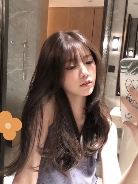 Tóc mái mưa xoăn nhẹ thanh lịch toc mai mua 15 jpg 79dc965425f449a79f3c5e098e698b4c grande