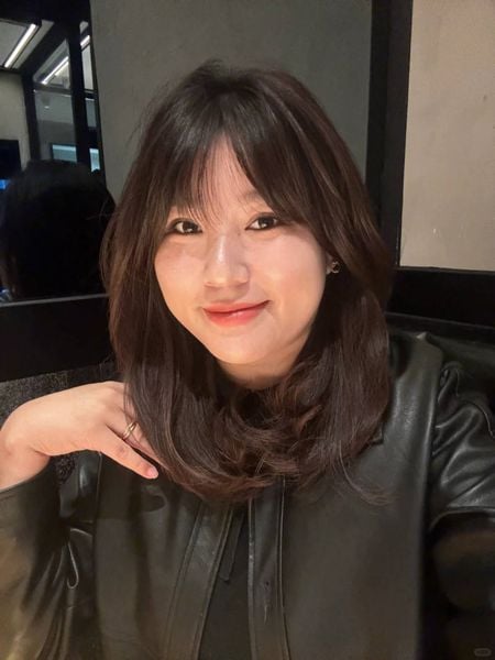 Tóc mái mưa cho mặt tròn giúp thon gọn toc mai mua 3 jpg 76552e7206a6414993bf7b138e7bf281 grande