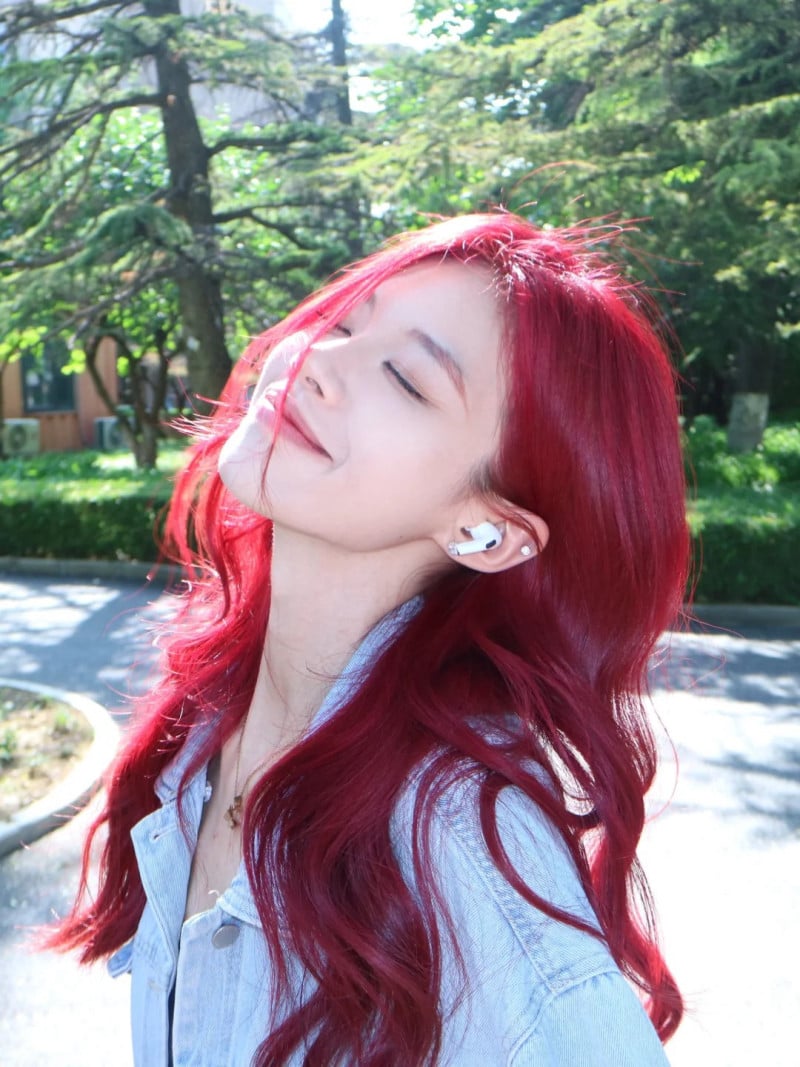 Bảo vệ tóc khi nhuộm đỏ cherry Bảo vệ tóc khi nhuộm đỏ cherry