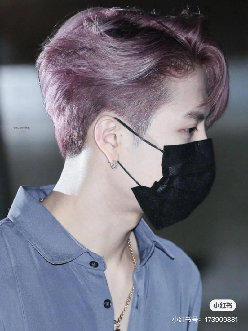 toc-tim-khoi__21__140c799fed98403b90cdb8cb6530bc39 tóc màu tím khói nam