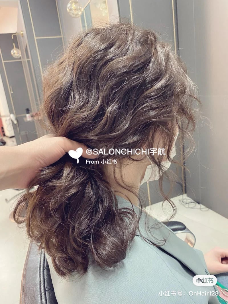 tóc xoăn sóng lơi ngang vai