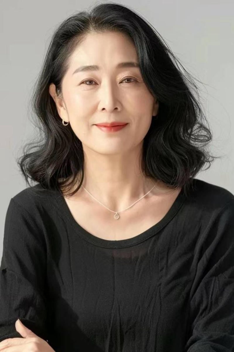 u-toc-xoan-ngan-cho-nu-trung-nien__1__6097160d75fb405eace952a71bcb23a4 tóc ngắn trung niên