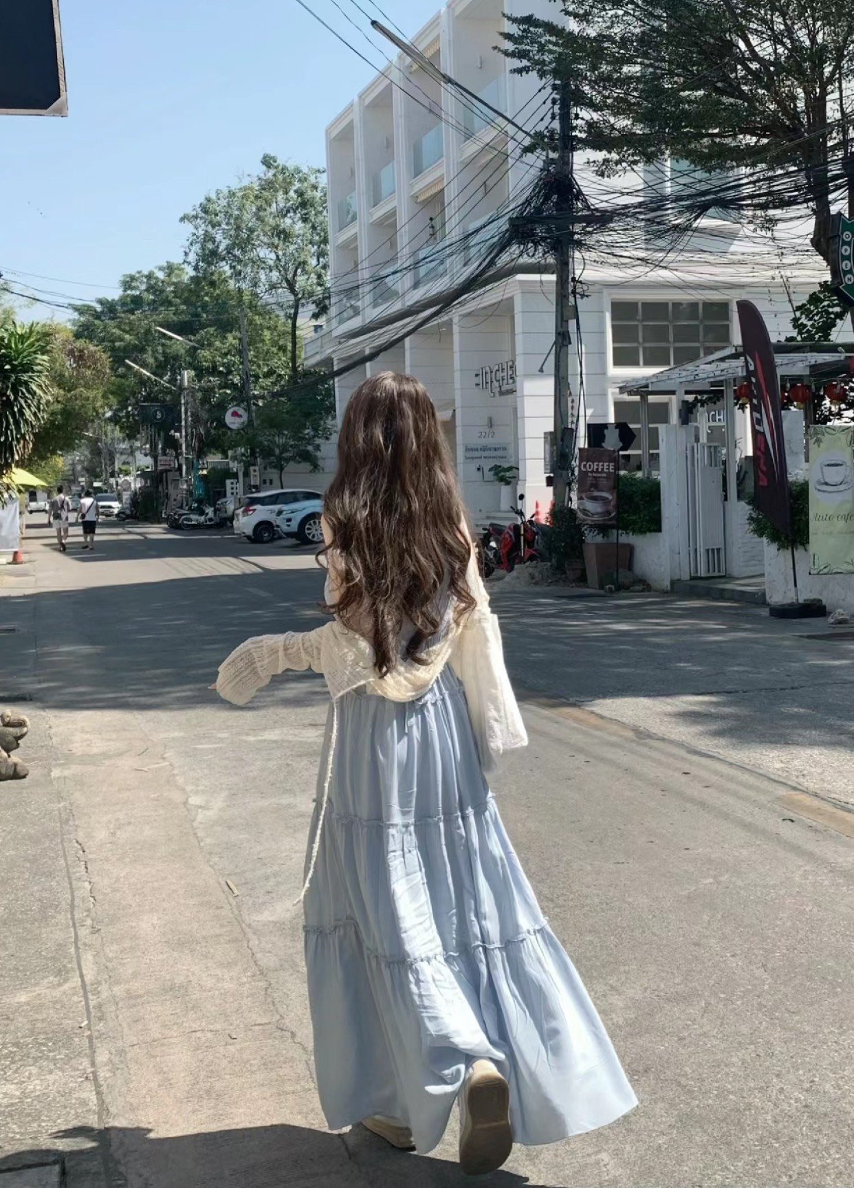 chân váy xanh dương áo trắng Chân váy xanh dương nhạt phối áo trắng