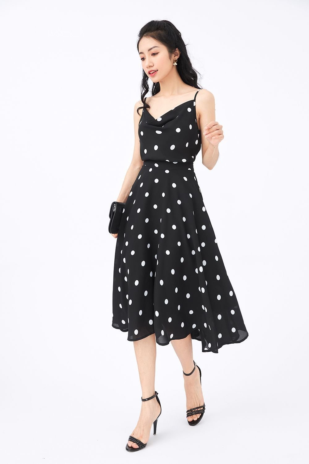 Chân váy chấm bi đen trắng + Áo hai dây