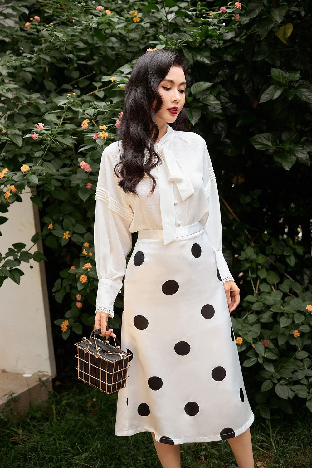  Mua chân váy chấm bi đen trắng ở đâu?